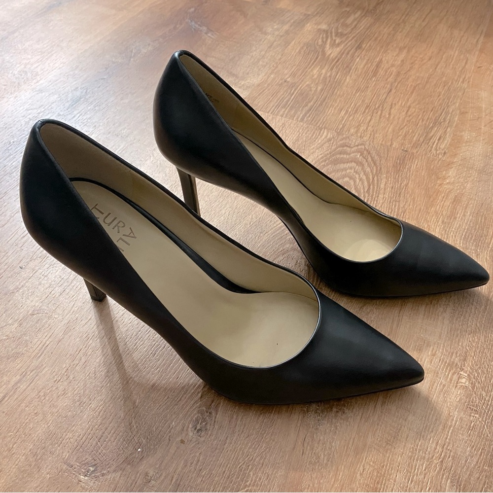 Black NATURALIZER leather heel NWOT